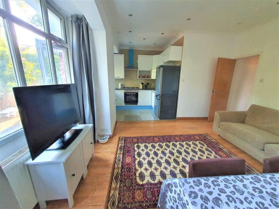 2 Bedroom Flat - Travel Direct To Heathrow/central Lägenhet *
