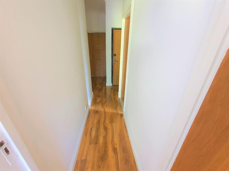 2 Bedroom Flat - Travel Direct To Heathrow/central * London