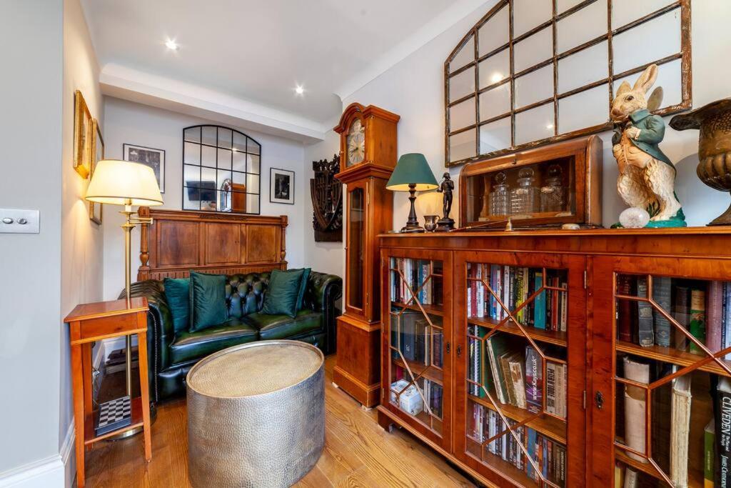Outstanding Antique 1br Flat In Soho Lejlighed London
