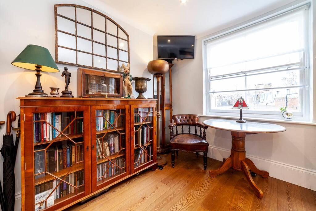 Outstanding Antique 1br Flat In Soho Lejlighed London