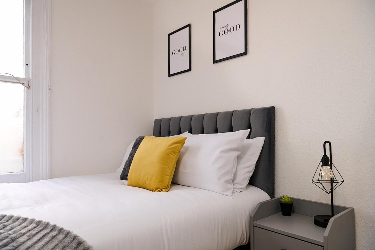 Spacious 3 Bedroom Apartment- Crouch End Lägenhet *