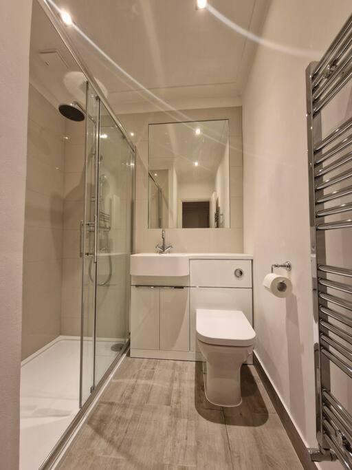 Charming Flat On Holland Road, Kensington London
