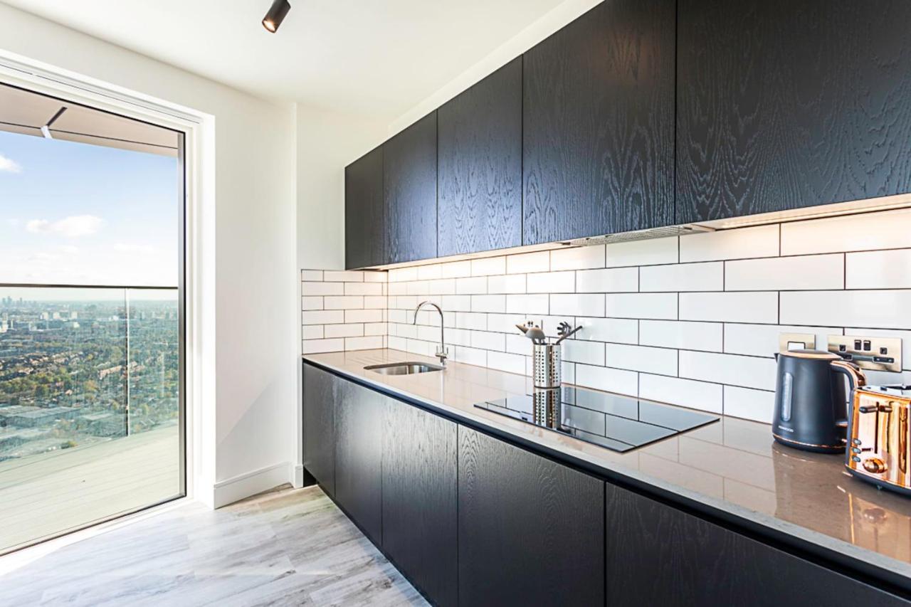 Beautiful 2 Bed Icon Tower Flat 5 London