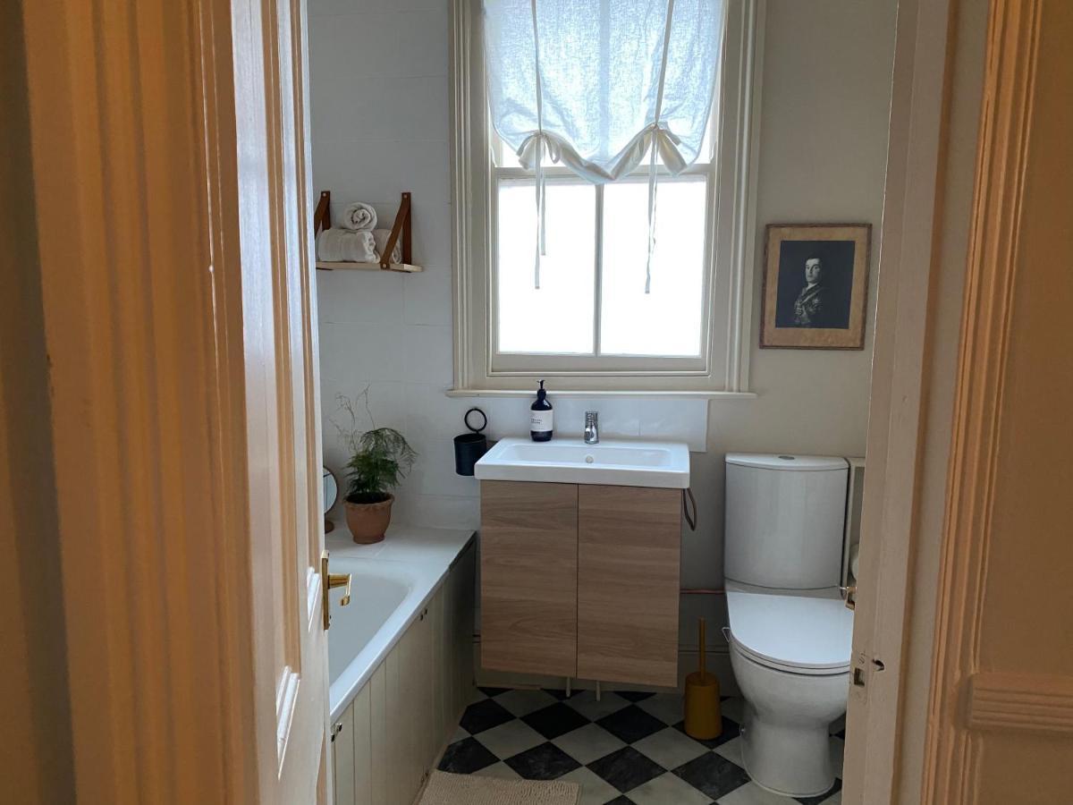 Appartamento Stylish Apt Excel Olympic Close To Station Londra