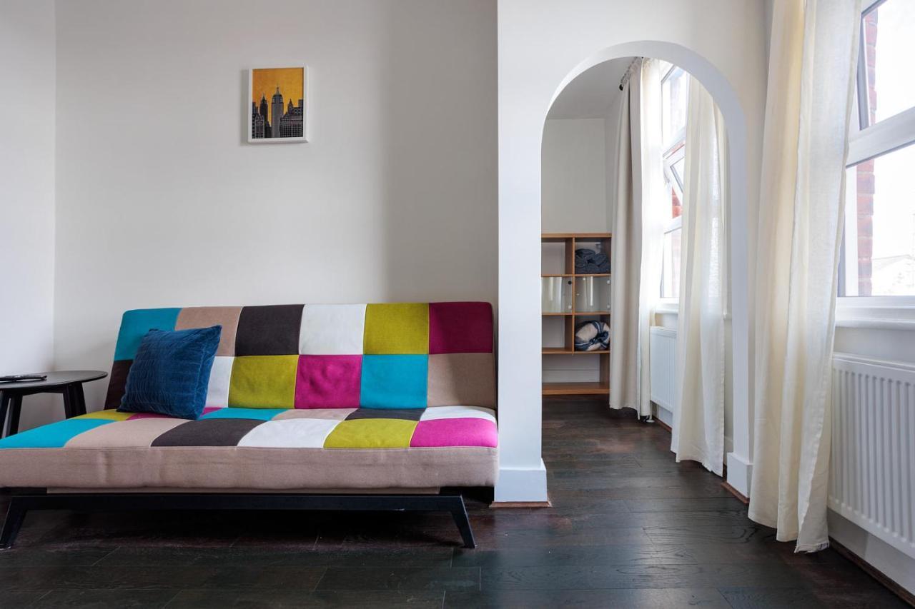 Entire Luxurious Flat Sleeps 4 Persons Lägenhet