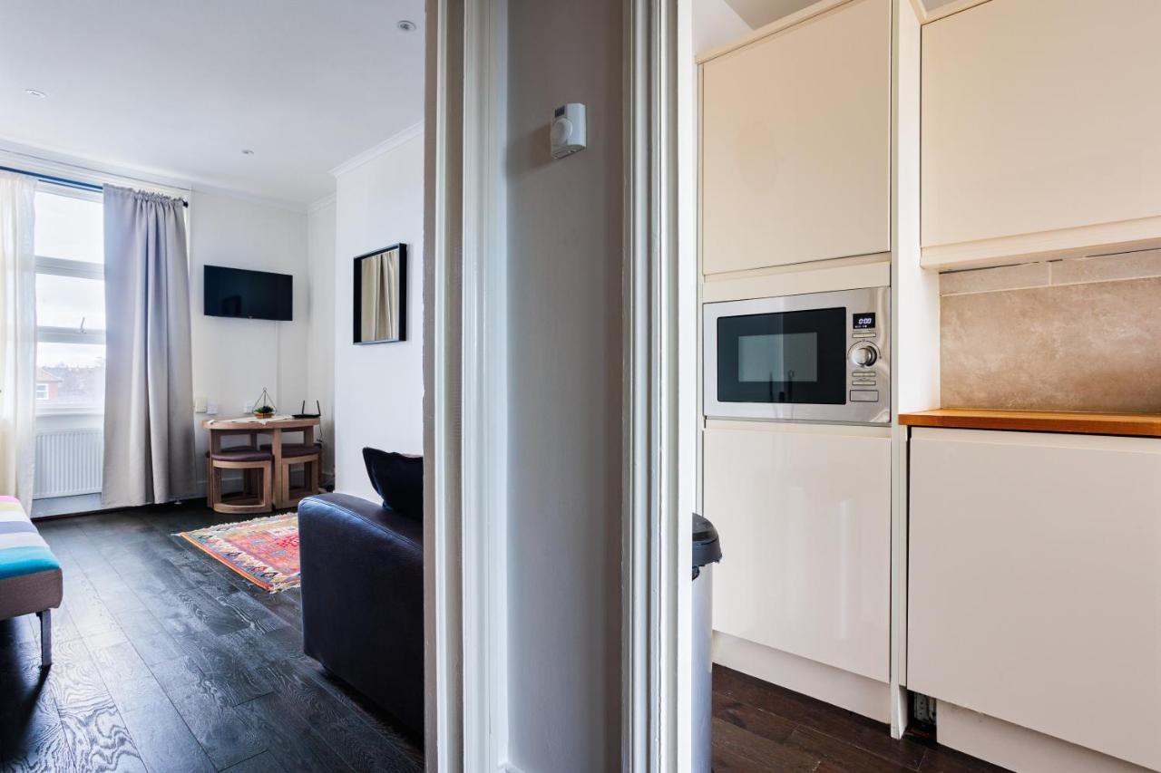 Entire Luxurious Flat Sleeps 4 Persons Lägenhet *