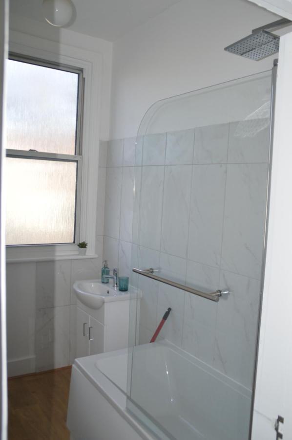 Two Bedroom In Lägenhet London