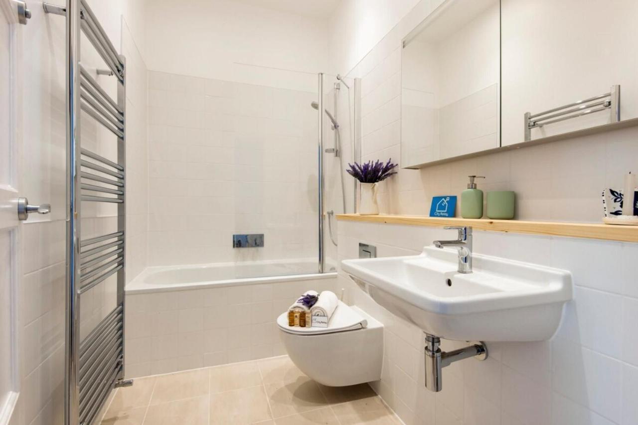 The Stunning Philbeach Garden Appartement Londen