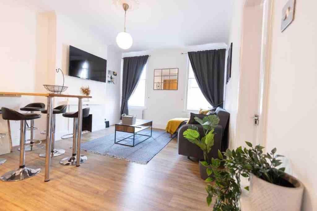 Lägenhet Lovely 2 Bedroom In Chelsea Sw3 London