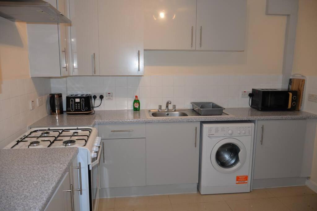 4 Bedroom House Semesterbostad *