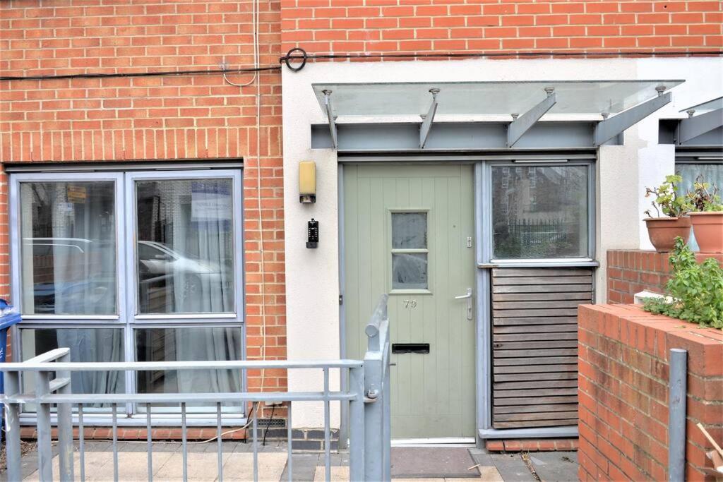 4 Bedroom House Semesterbostad *