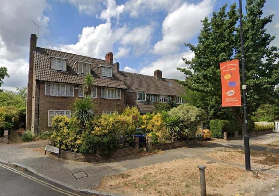 Hébergement de vacances Great 5-bedroom House In Thornton Road Sleeps 14+ Londres