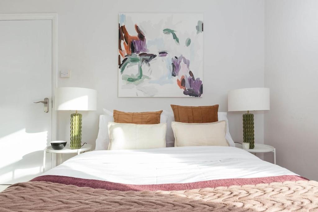 Newly Renovated Large 4/5 Bedroom Victorian Terrace House With Garden. Vakantiehuis