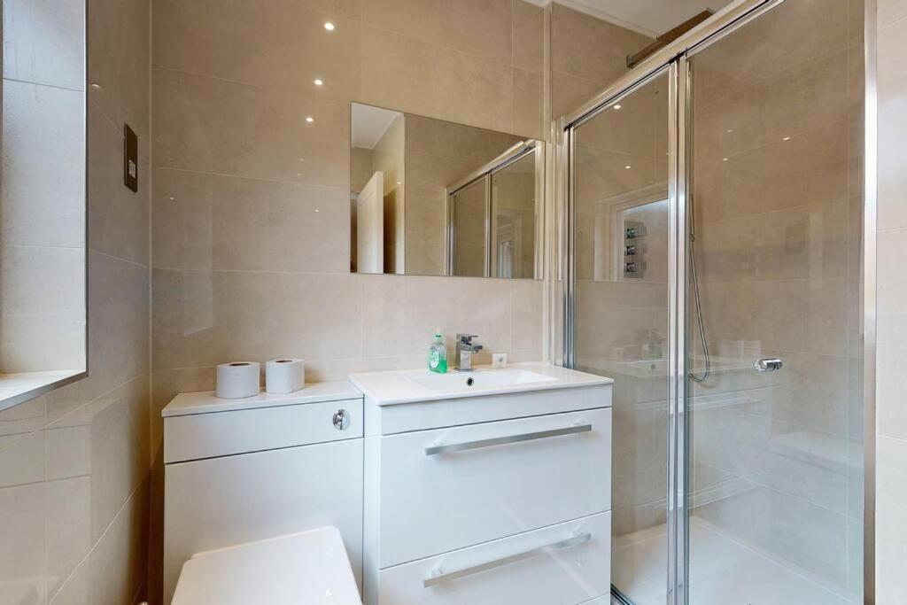 Appartement Elegant 2bed Flat 10min To Wimbledon Tennis Courts Londen