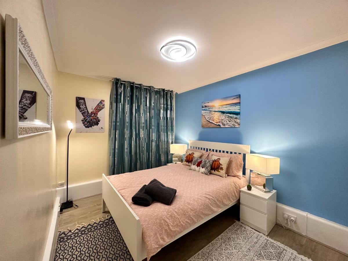 Apartment Posh 2-bedroom, Living Room, Kitchen & 1.5 Bathroom *