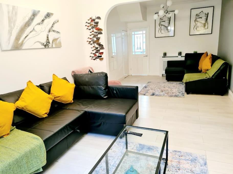 Private House With Free Parking * Londen