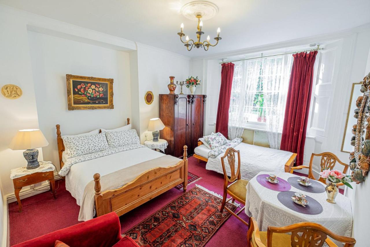 Dawson Place, Juliette's