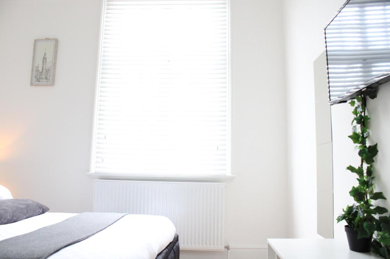 3 Bed 2 Bath Appartamento