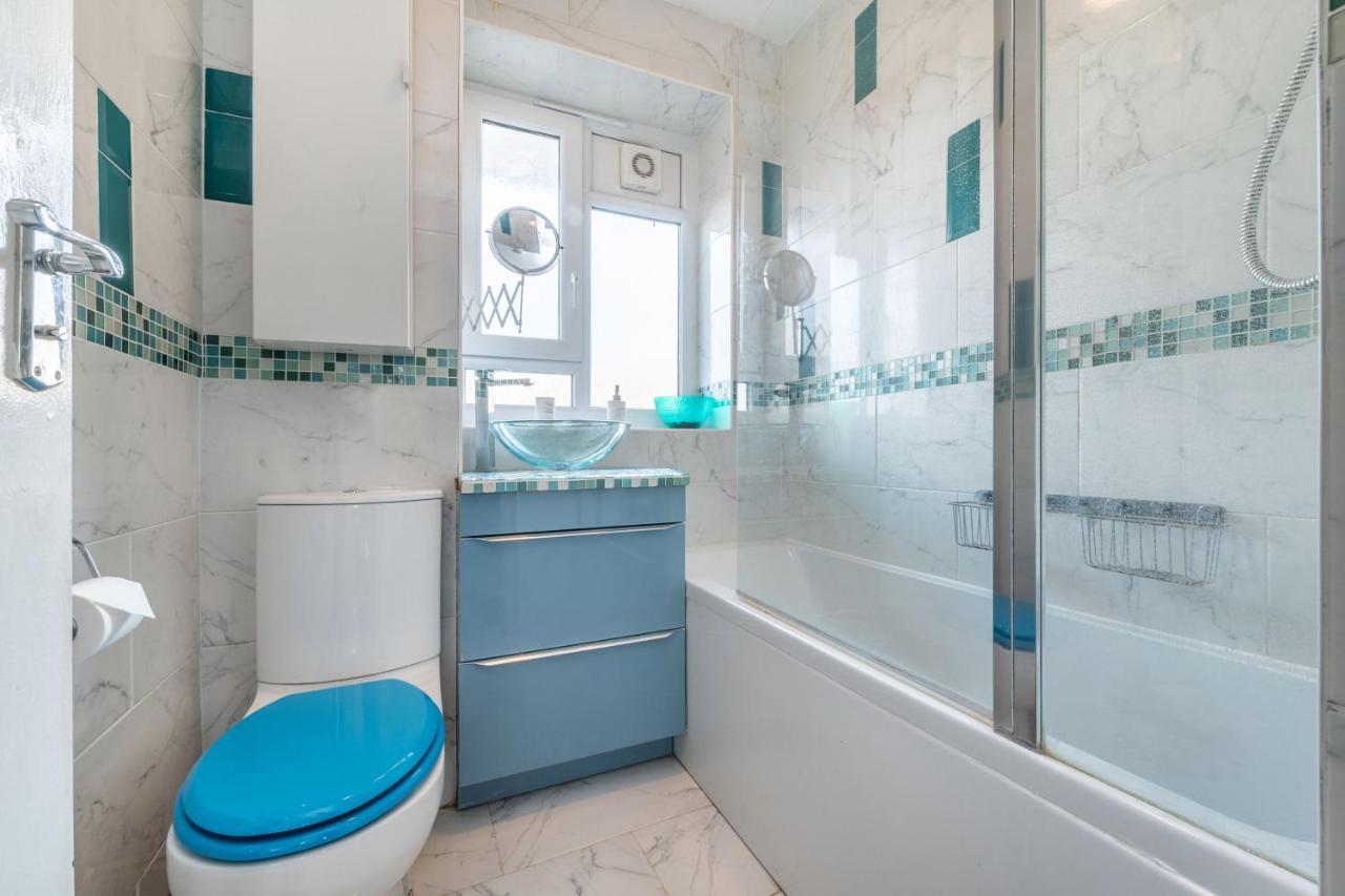 The Darlington - Stylish 1 Bedroom Apartment, 10 Minutes From The Eye Lejlighed London