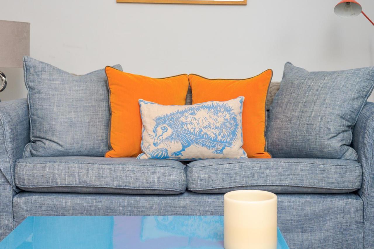Charming Flat In Leafy West By Underthedoormat Lejlighed London