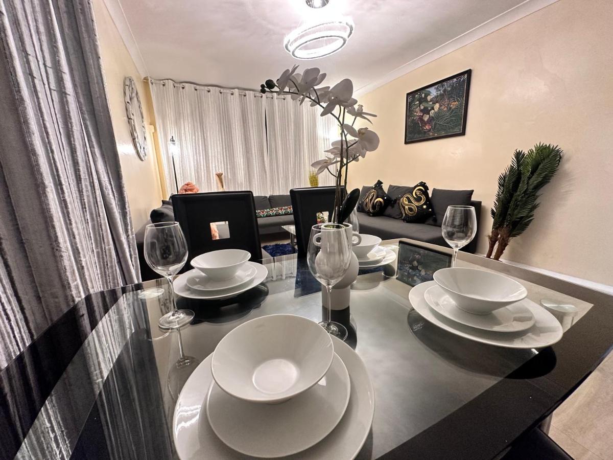 Apartment Posh 2-bedroom, Living Room, Kitchen & 1.5 Bathroom