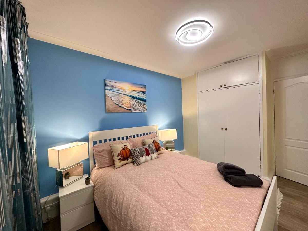 Posh 2-bedroom, Living Room, Kitchen & 1.5 Bathroom Apartment London