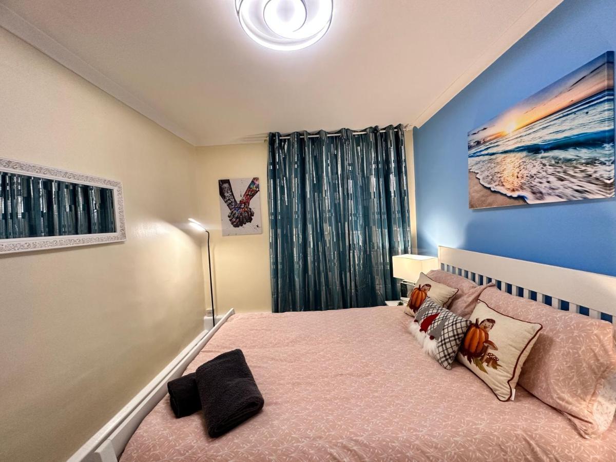 Posh 2-bedroom, Living Room, Kitchen & 1.5 Bathroom * London