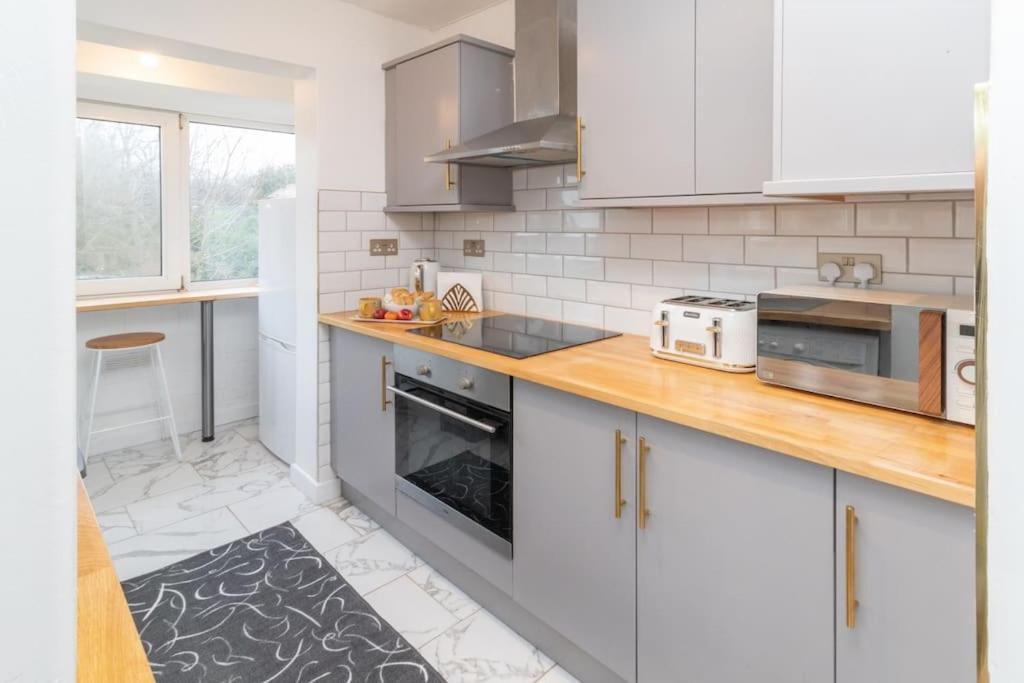 Appartement Modern - Accommodates 6 - Private Parking - 15min To Bridge, Eye And Charing Cross Londres