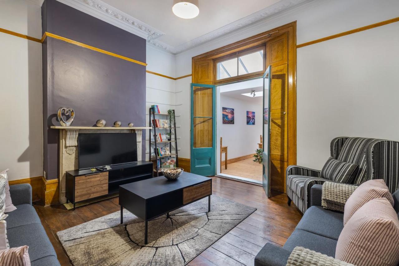 Feriehus Spacious 5 Bedroom House With Garden + Parking - Amazing Location