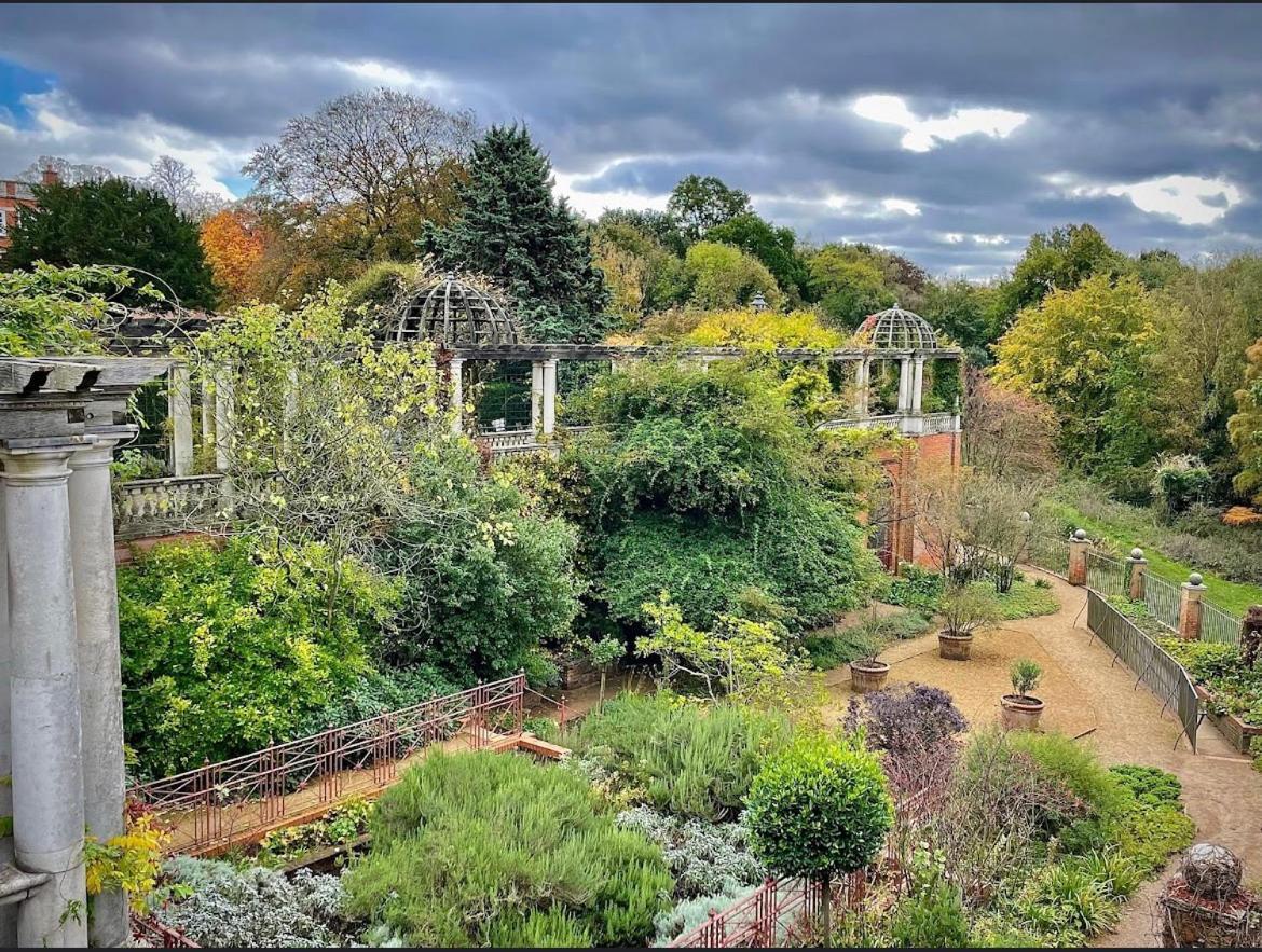 Hampstead Opulence - Luxurious Split Level Leilighet