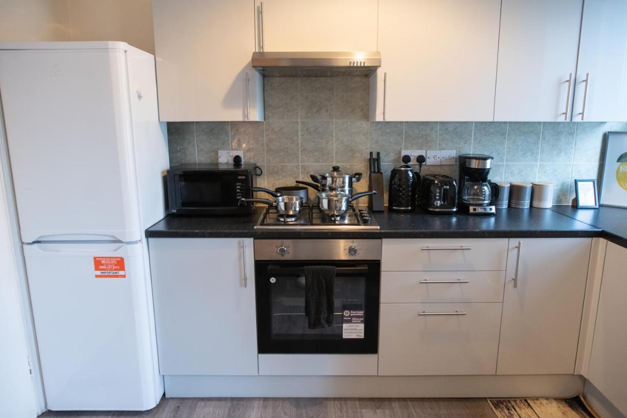 Lejlighed 4 Bedroom Flat With High Speed Wi-fi In North Acton, Ealing, West