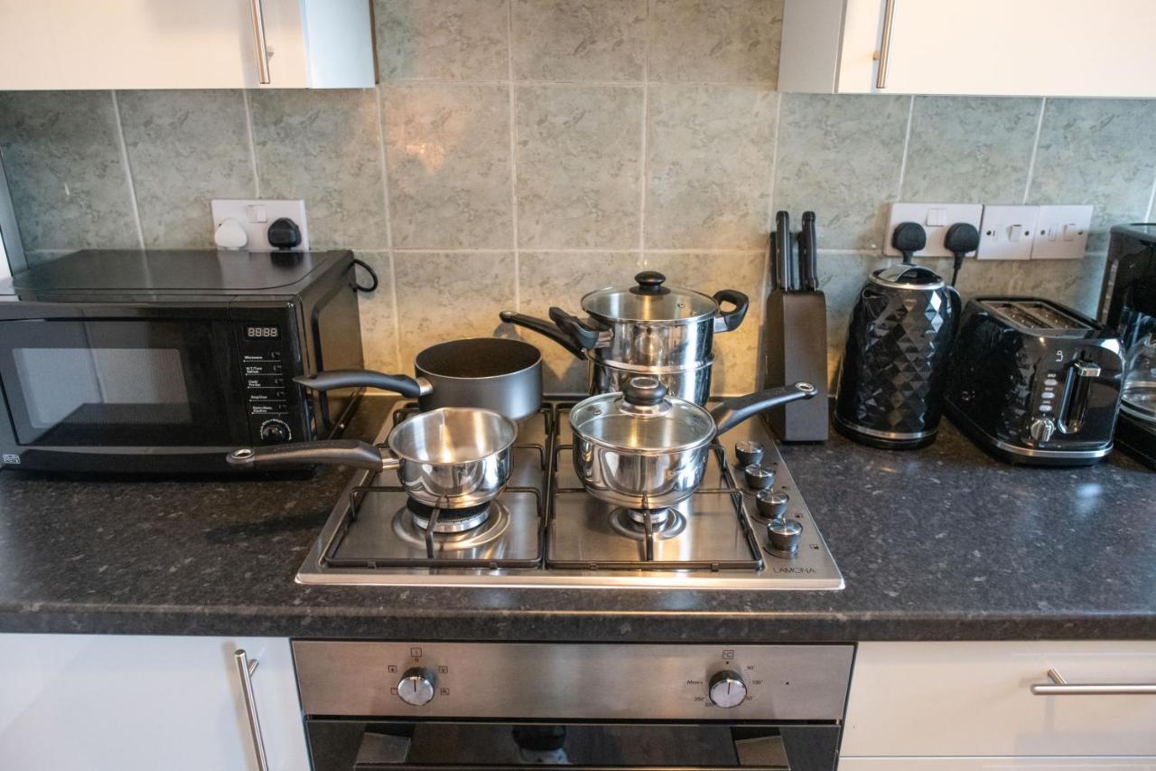 Lejlighed 4 Bedroom Flat With High Speed Wi-fi In North Acton, Ealing, West *