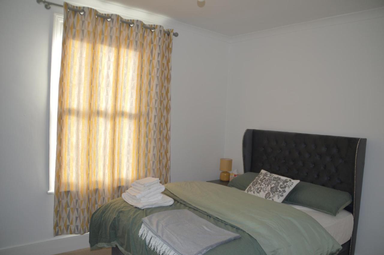 Lägenhet Two Bedroom In London