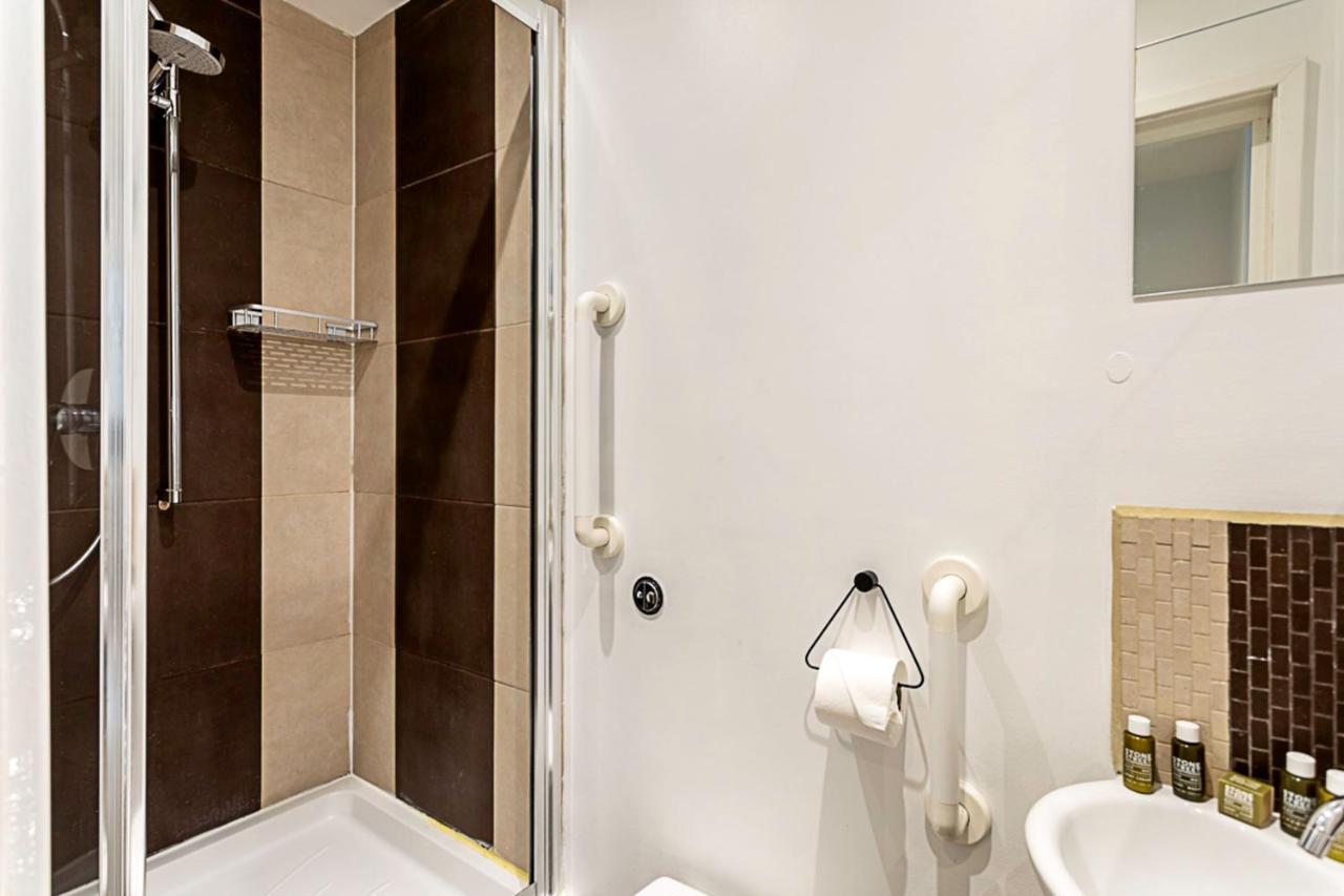 Elegant 3 Bed In Earl's Court Appartement