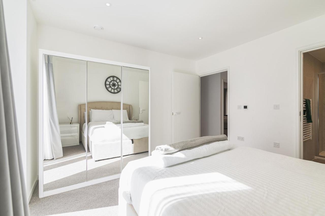 Luxury Spacious Flat With Communal Gardens And Parking Appartement Londen