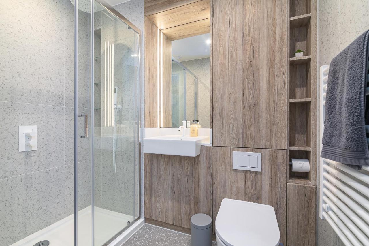 Appartement Luxury Spacious Flat With Communal Gardens And Parking Londen