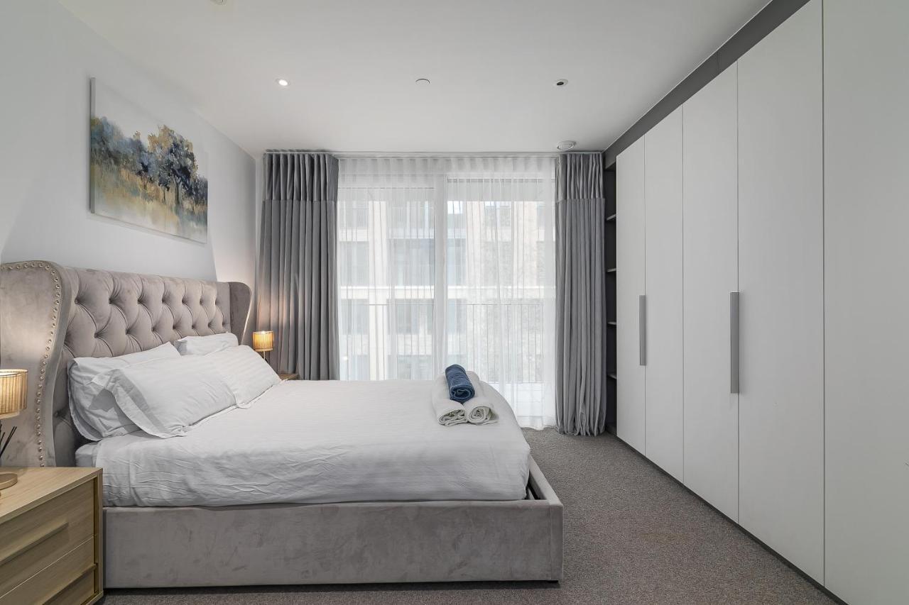 Luxury Spacious Flat With Communal Gardens And Parking