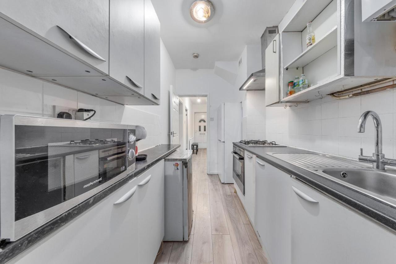 Spacious And Stylish - East Acton * London