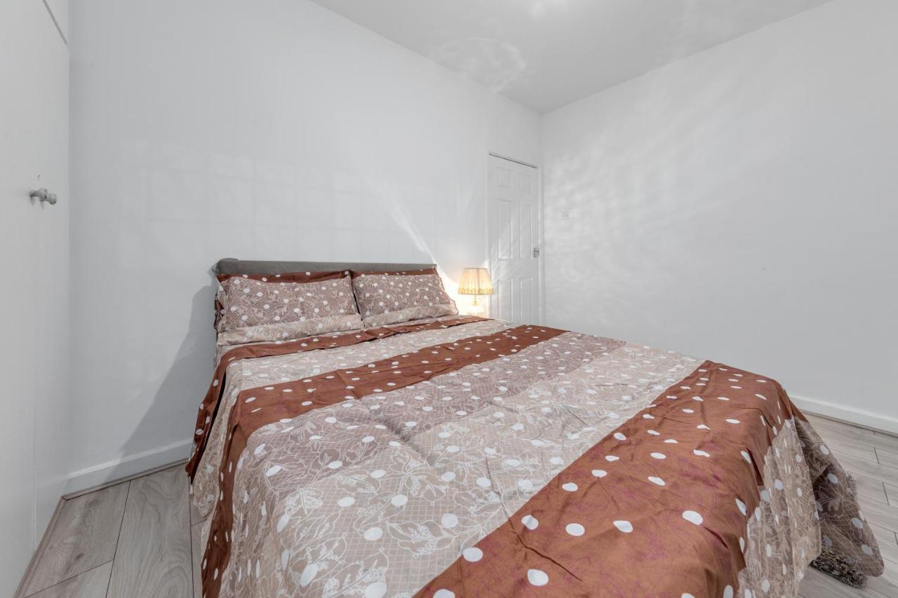 Spacious And Stylish - East Acton *
