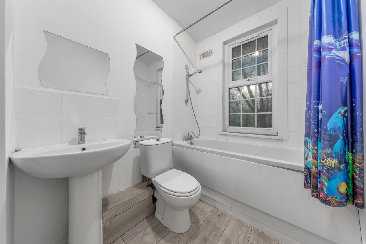 Spacious And Stylish - East Acton London