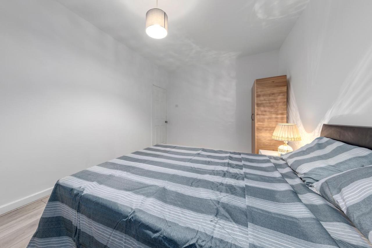 Spacious And Stylish - East Acton Apartment London