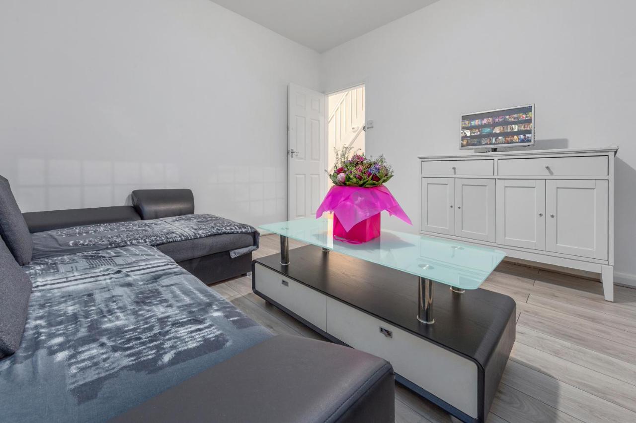 Spacious And Stylish - East Acton London