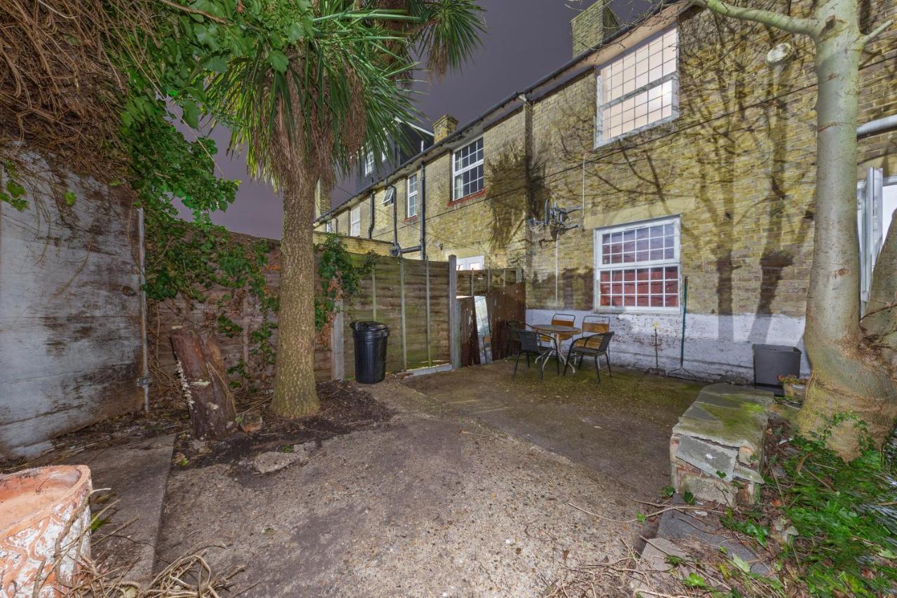 Spacious And Stylish - East Acton London
