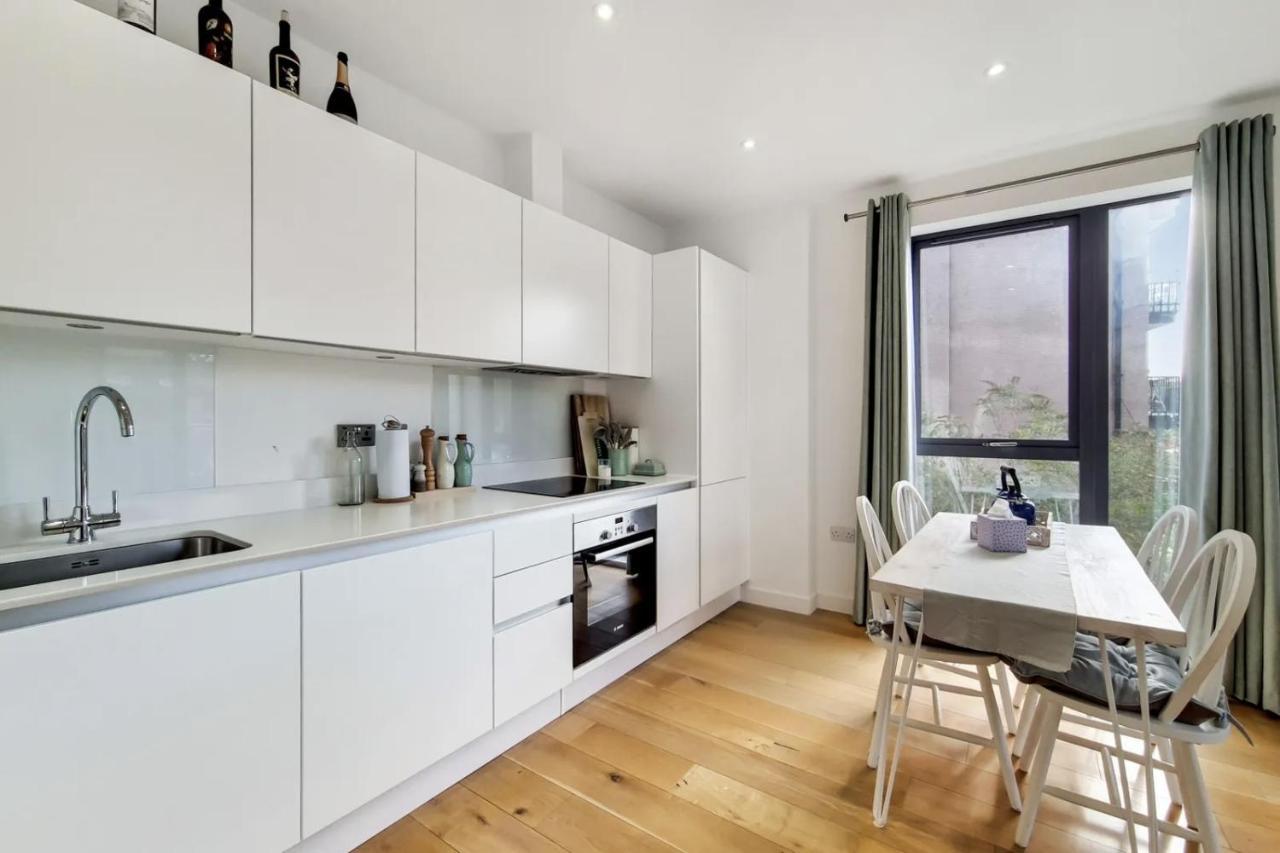 Appartement Luxury 2 Bed 2 Bath With Balcony New Build *south London* Londres