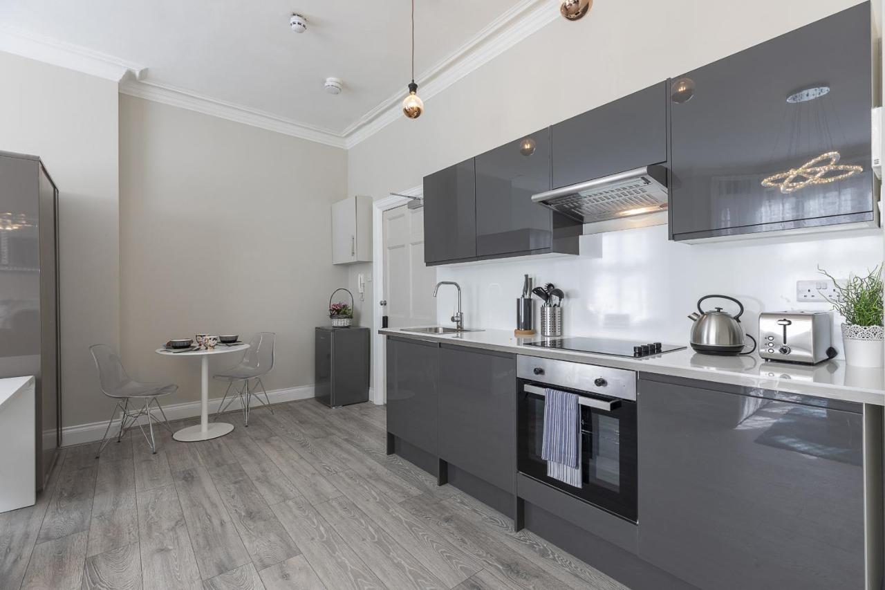 Air Conditioned High St Kensington Lejlighed London