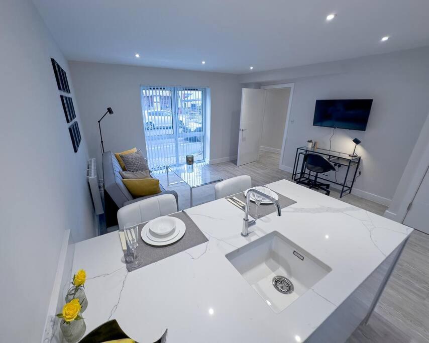 Gorgeous Apartment, 5 Mins From Canada Water, Not Lewisham As Listed! Leilighet