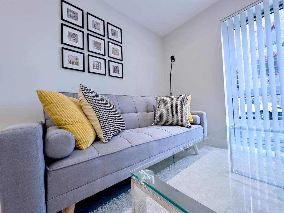 Leilighet Gorgeous Apartment, 5 Mins From Canada Water, Not Lewisham As Listed! *