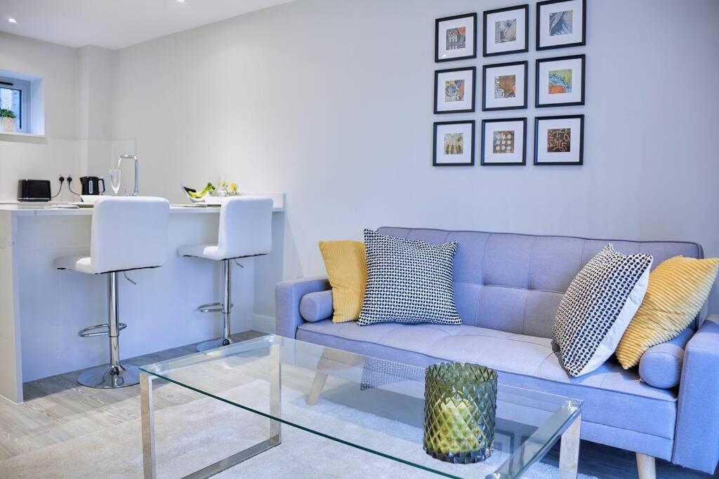 Gorgeous Apartment, 5 Mins From Canada Water, Not Lewisham As Listed! Leilighet London