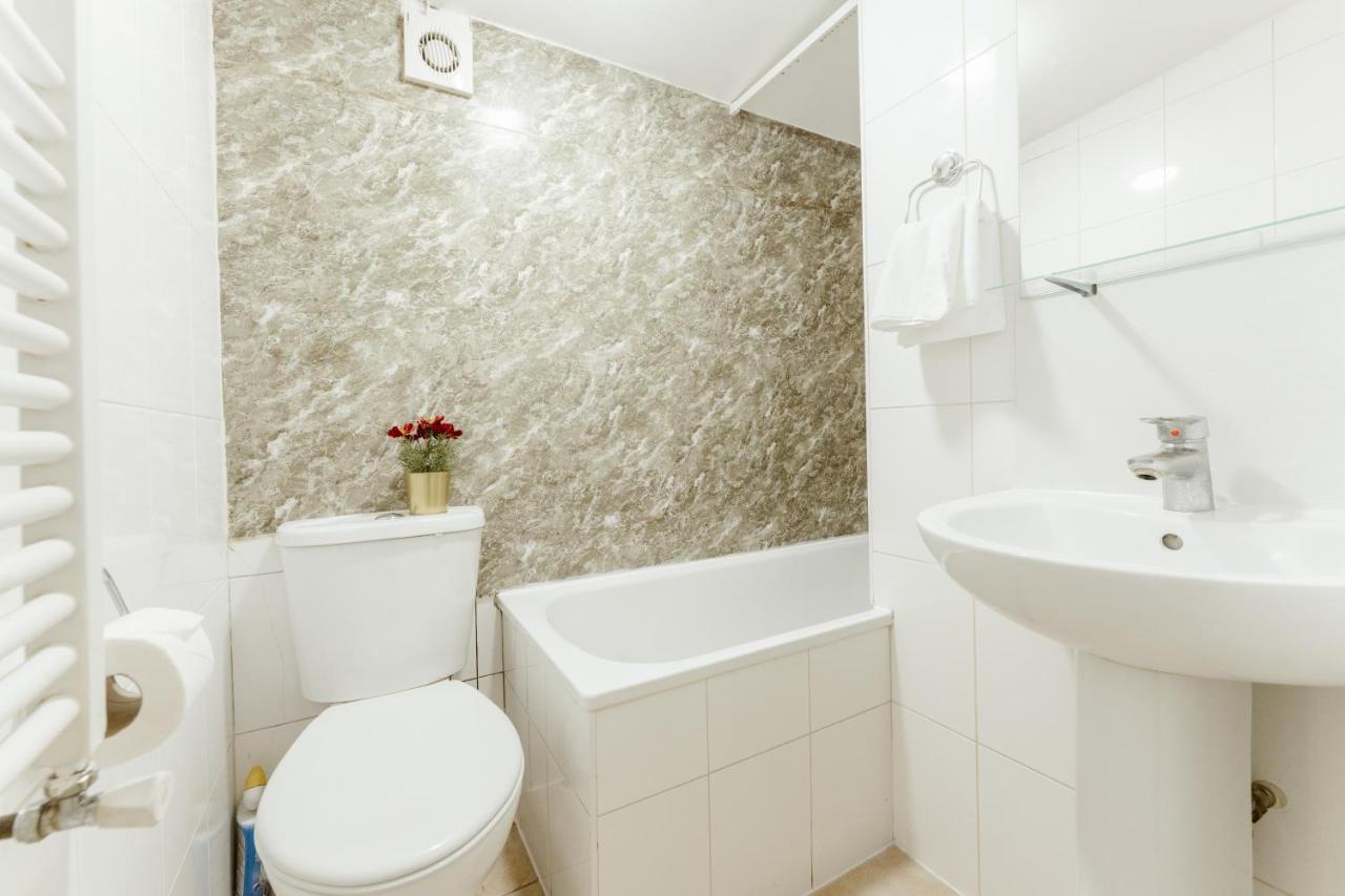 Upton Park Bedrooms 25 Min To Pensionat London