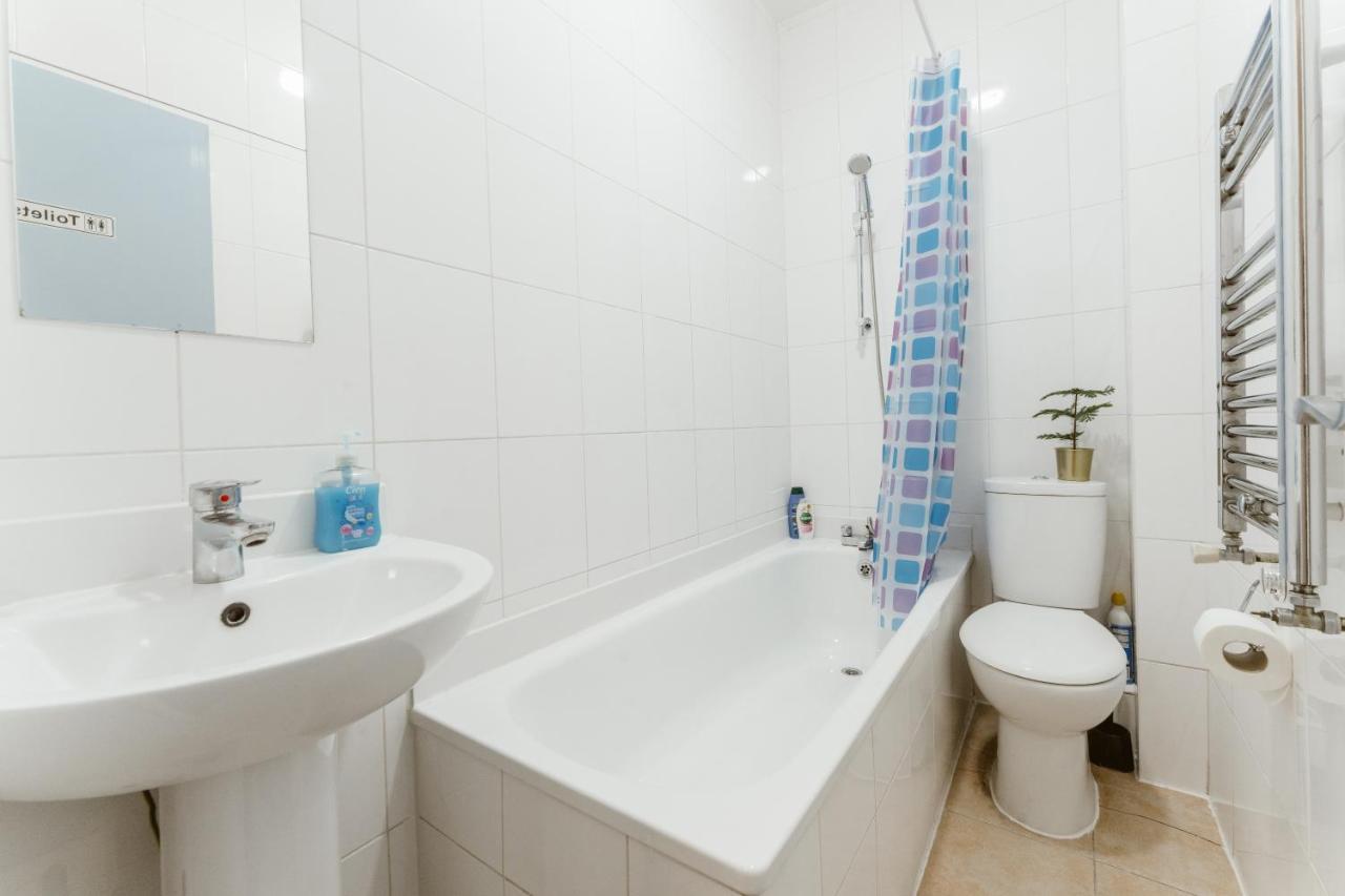 Upton Park Bedrooms 25 Min To London
